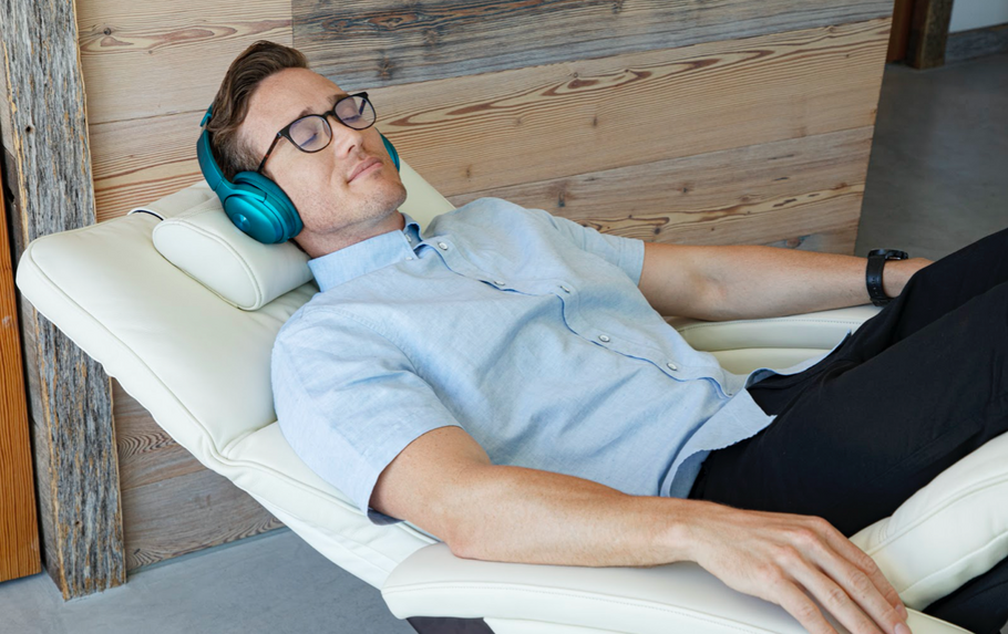 4 Ways Sleeping in a Zero Gravity Chair Improves Sleep Quality